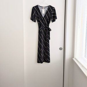 (NWT) H&M - V-Neck Wrap Dress